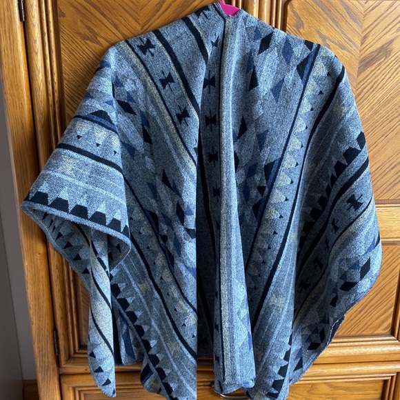 Poncho - Picture 2 of 3